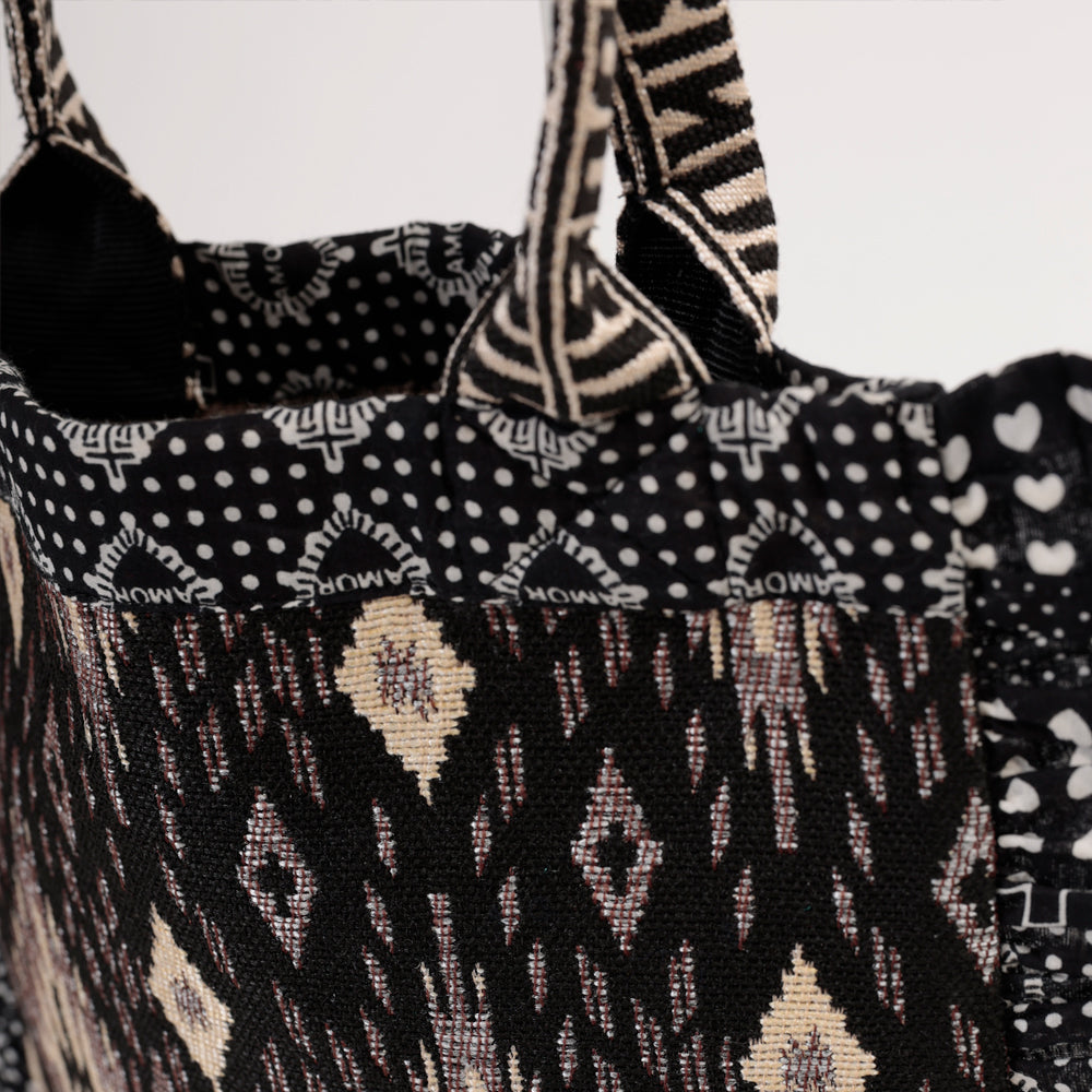 Iroquois Jacquard Frill Tote / BBB-2194-26fw-c2 Black